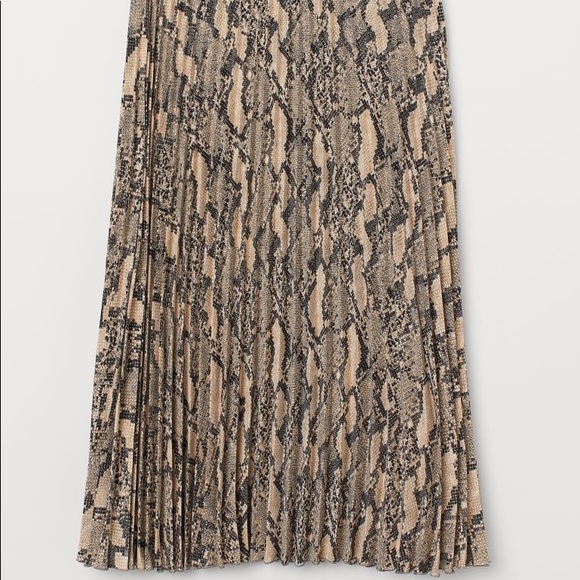 Snake Print Pleated Skirt - Picture 8 of 8